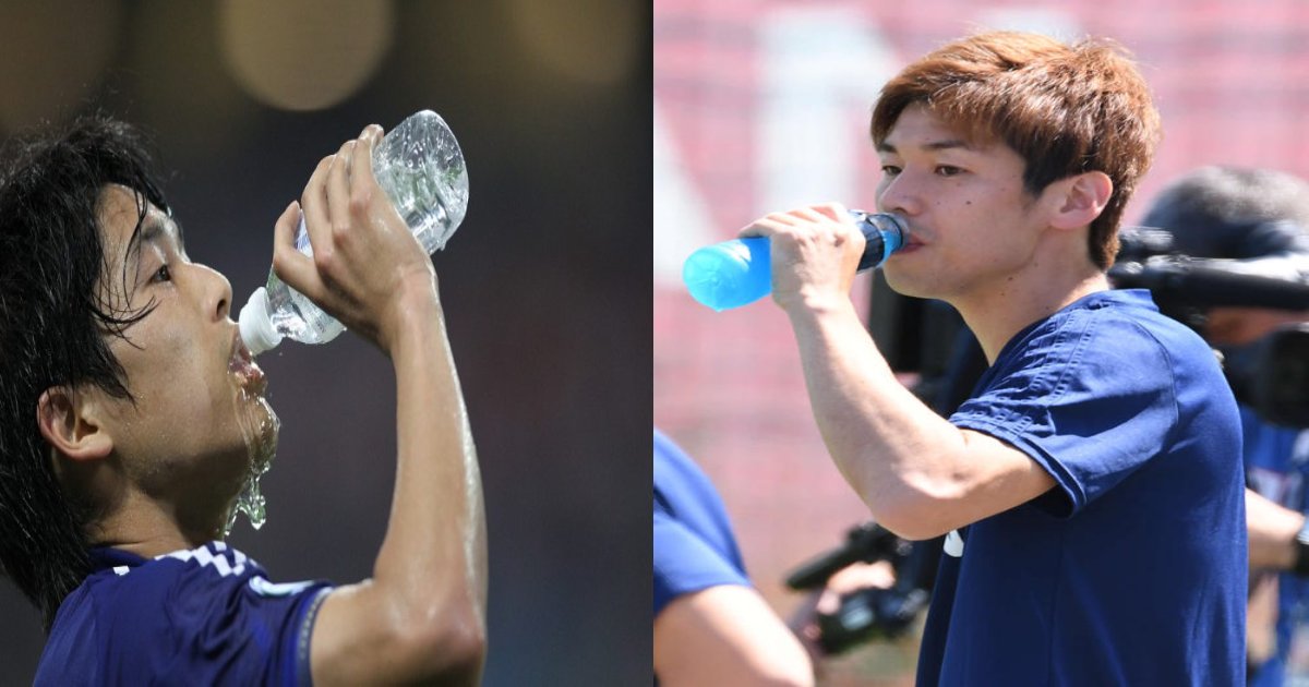 soccer players drinking.png?resize=412,232 - 実は「飲んで」いない？！…サッカー選手が試合中に水を「吐く」のはなぜ？