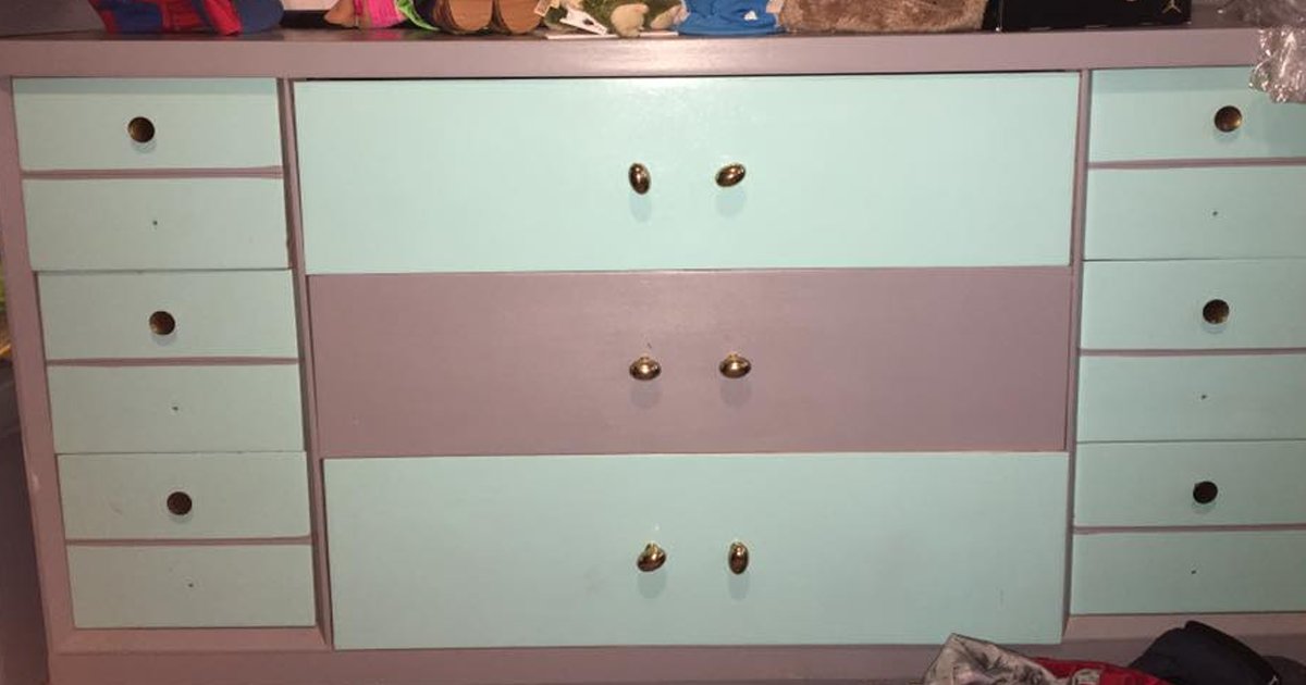 dresser.png?resize=412,232 - Here Is A Viral Quiz For You! Test To See If You Can Figure Out The Dresser's Colors: Is It Pink & White Or Blue & Grey?