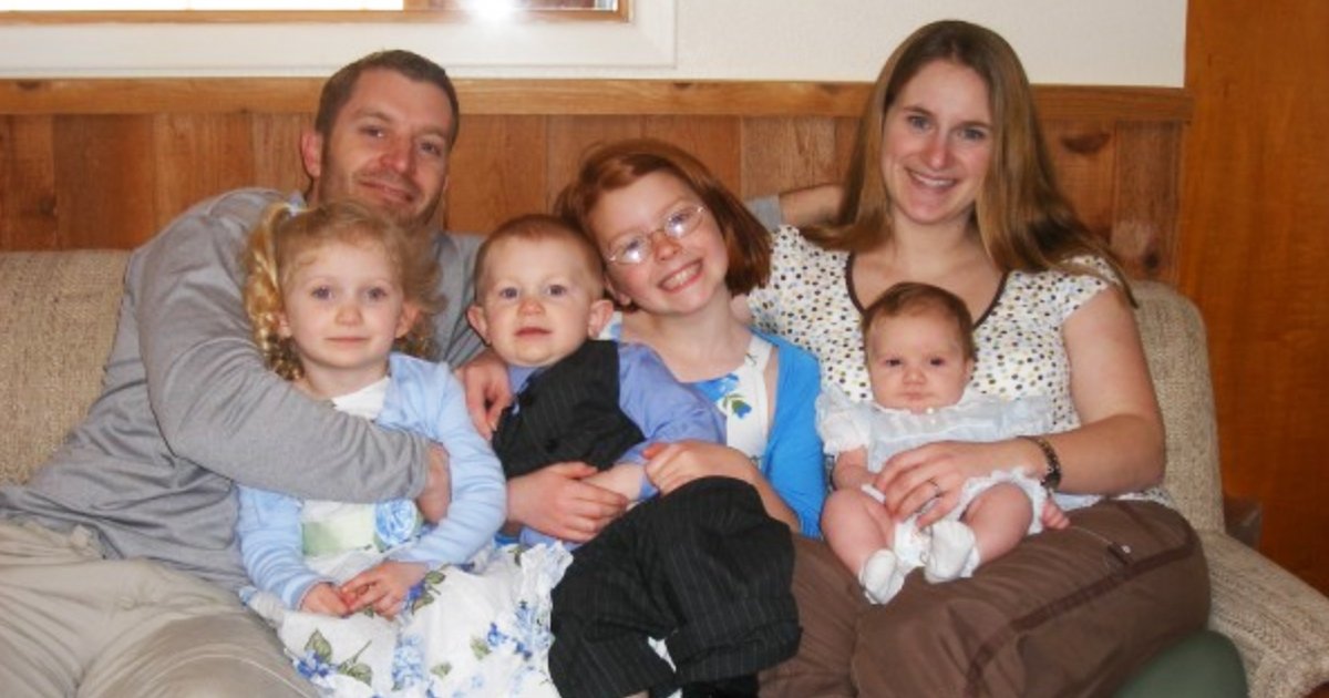 w3 9.jpg?fit=1024%2C538&ssl=1&strip=all - Heartbreaking Moment As Man Divorces His Wife After Seeing Family Picture