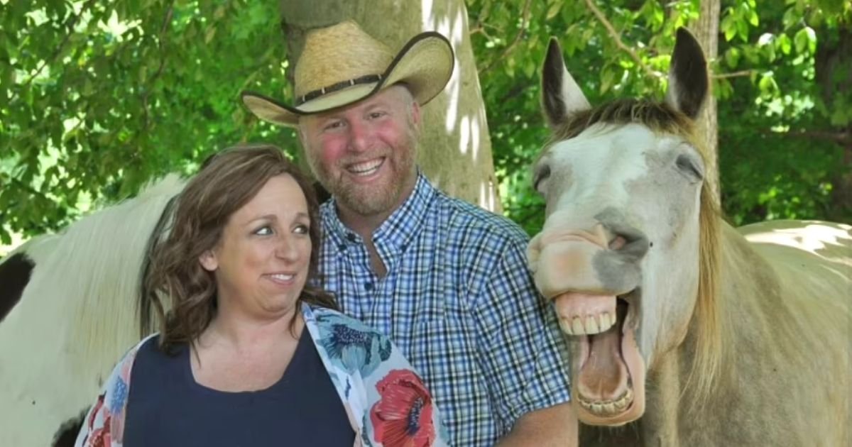 horse5.jpg?resize=1200,630 - Laughing HORSE Steals Couple’s Show During Maternity Photoshoot