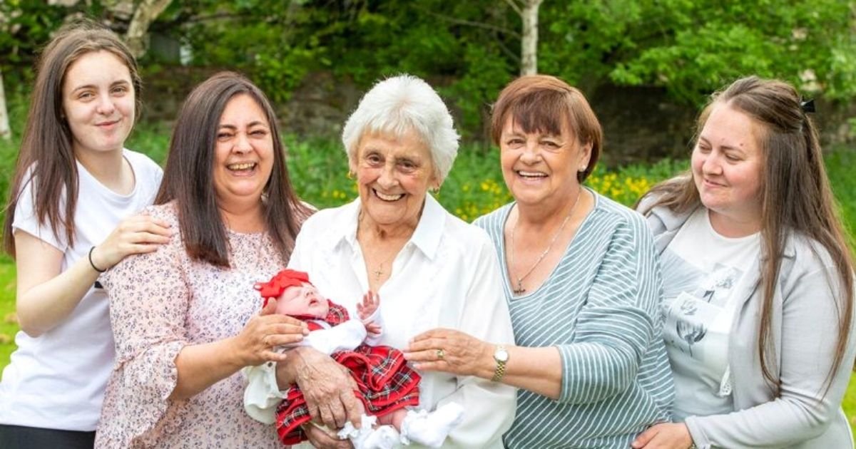 mary5.jpg?resize=412,232 - Woman Who Was Born Before The Second World War Has A Whopping 90 Grandchildren