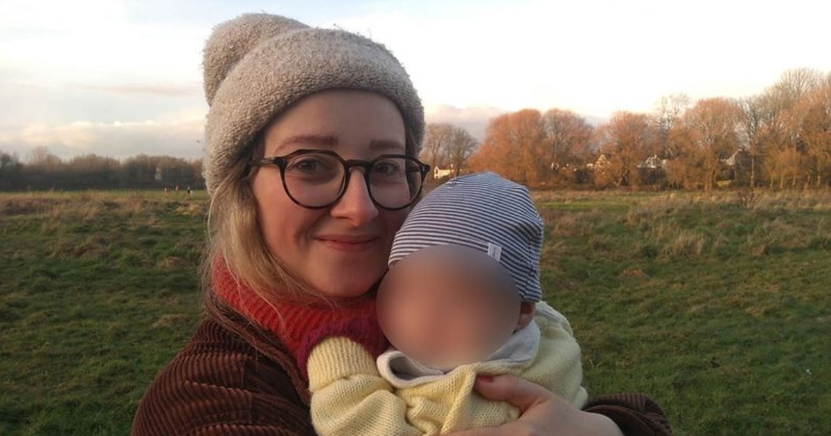 q1 21.jpg?fit=1024%2C538&ssl=1&strip=all - Creepy Man Takes Photo Of Breastfeeding Mum Using 'Zoom Lens' Attached To Camera