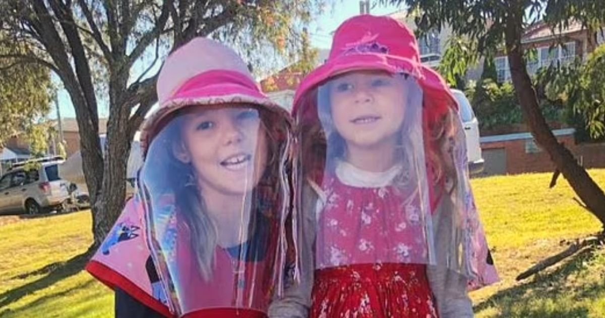 sisters5.jpg?fit=1024%2C538&ssl=1&strip=all - Meet The Young Sisters Who Are Both Allergic To The SUN