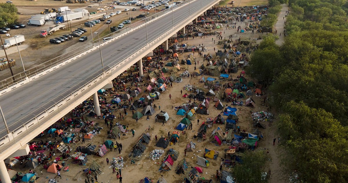 1 70.jpg?resize=412,275 - Chaos At Texas Border As THOUSANDS Of Haitian Migrants Released Into The US