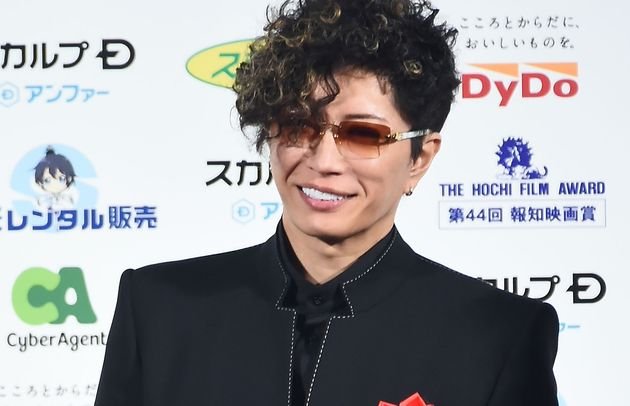 일본 유명 가수 각트가 자국의 신종 코로나 대응을 &quot;미쳤다&quot;며 작심비판했다 | 허프포스트코리아