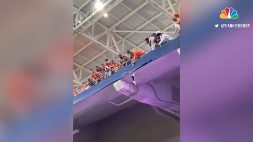 Watch-Miami-Fans-Using-American-Flag-To-Catch-Falling-Cat-at-Hard-Rock-Stadium-0-15-screenshot