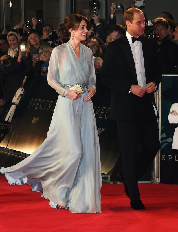Kate Middleton dazzles as she arrives at glitzy premiere of new James Bond flick Spectre - Mirror Online