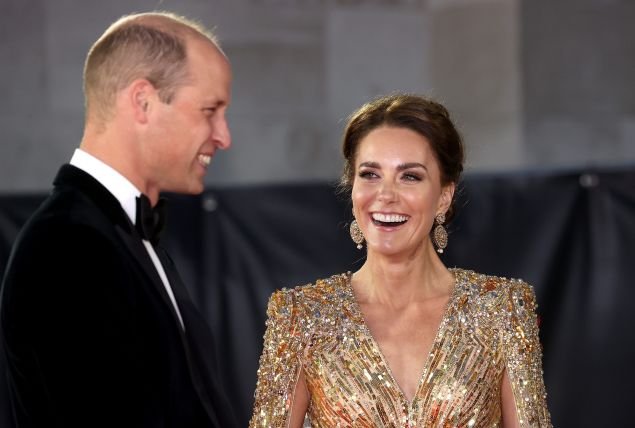 Kate Middleton Wore Gold Sequin Gown to James Bond Premiere: Details | Observer
