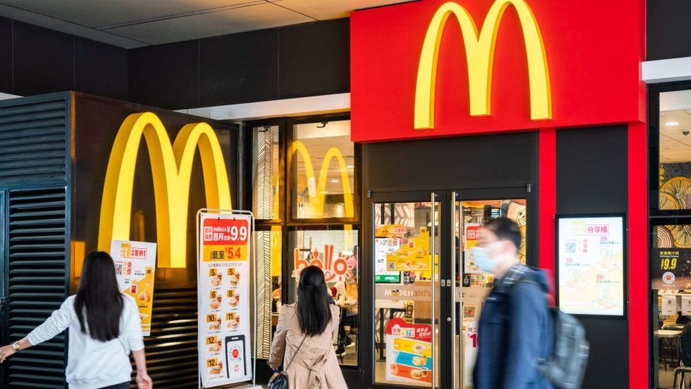 McDonald&#39;s to introduce plant-based burgers and fast food - BBC News
