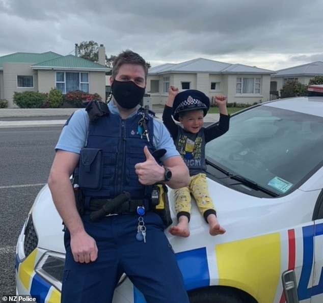 Constable Kurt visited the four-year-old boy from New Zealand
