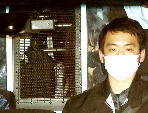 逮捕の鬼束ちひろ容疑者が渋谷署に戻る 黒マスクでやつれた様子 - 事件・事故 - 芸能写真ニュース : 日刊スポーツ