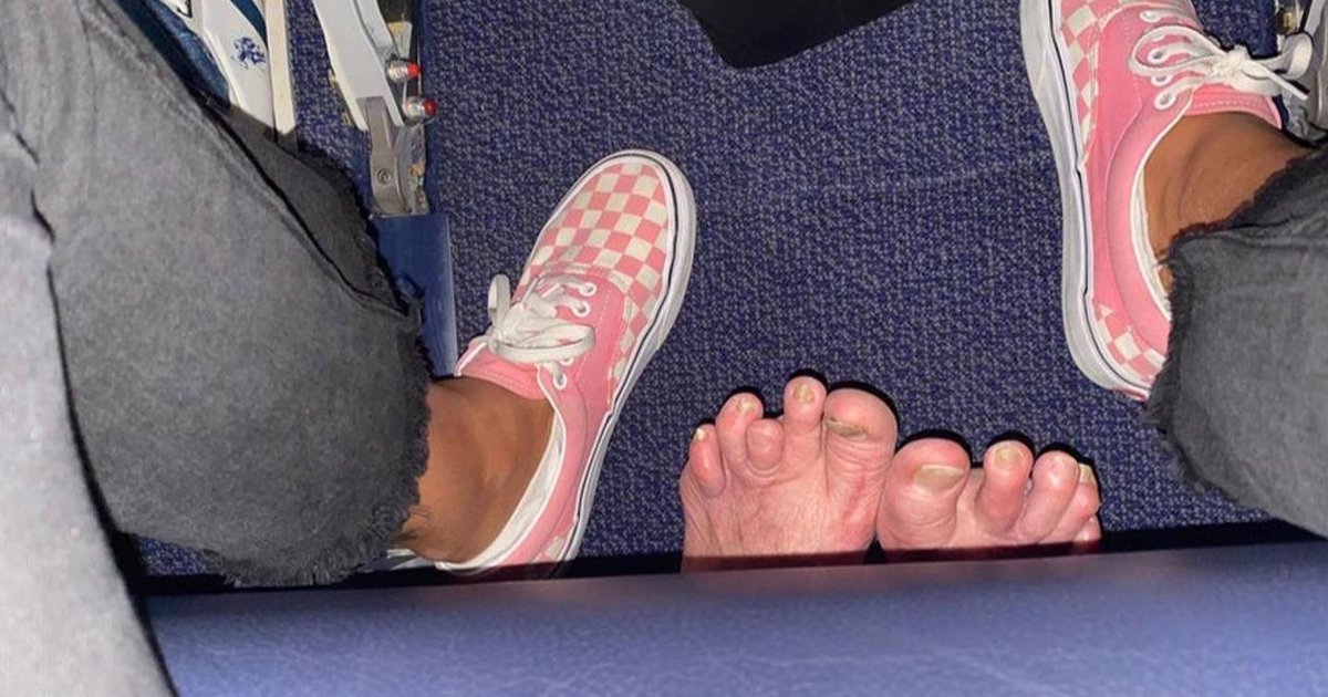 q7 4.jpg?resize=412,232 - Nightmare On Flight As Disgusted Traveler Says Passenger SHOVED 'Gnarled Bare Feet' Beneath Her Airplane Seat