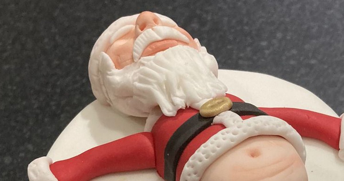 91.jpg?resize=412,275 - Daughter In Hysterics After Mother Bakes Her An 'Explicit' Drunk Santa Cake