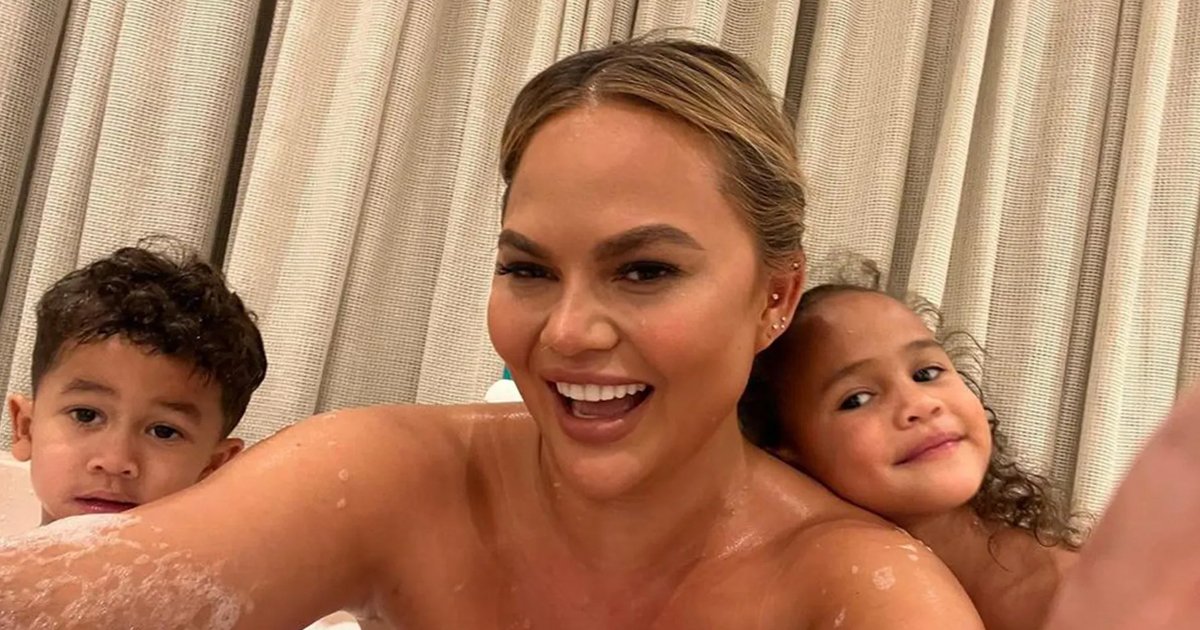 t1 1 2.jpg?resize=1200,630 - "Taking A Bath With Your Kids Is NOT Normal"- Chrissy Teigen BLASTED After Posting 'Soapy' Selfie