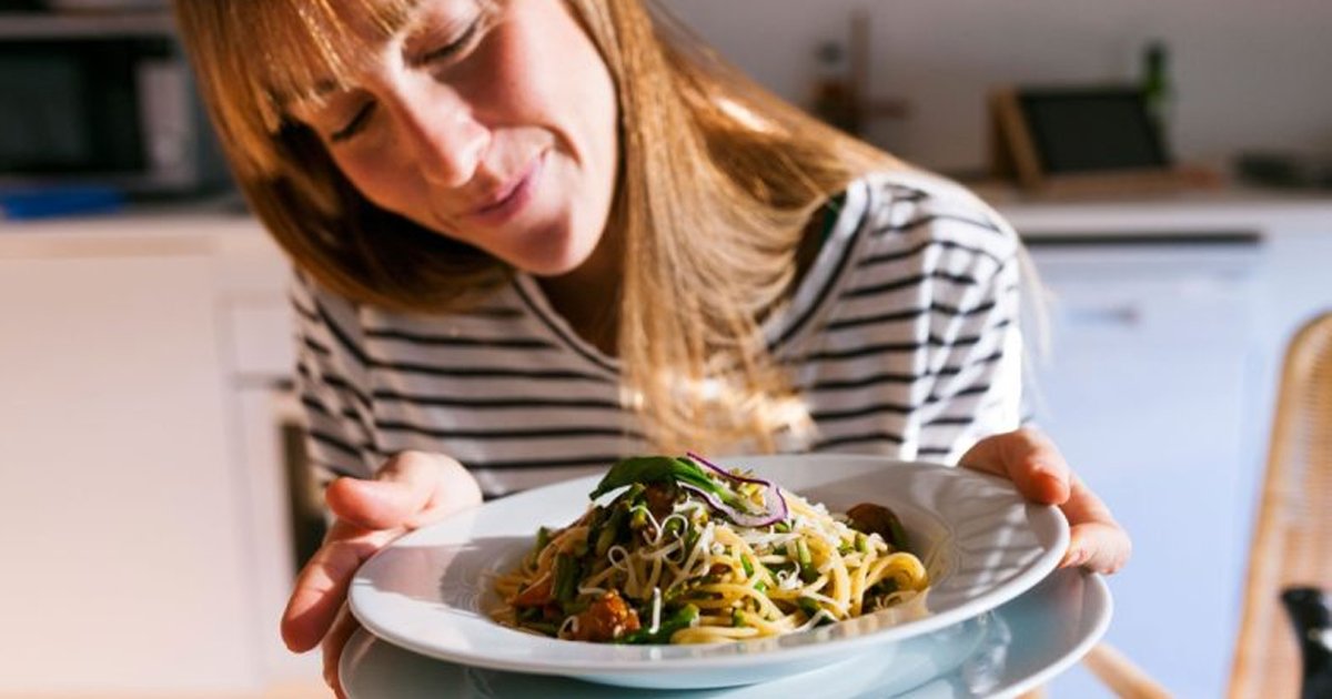 6.jpg?resize=412,275 - Woman Hailed With Praise For Sneakily Feeding Boyfriend Vegan Food Despite Him Fuming In The End