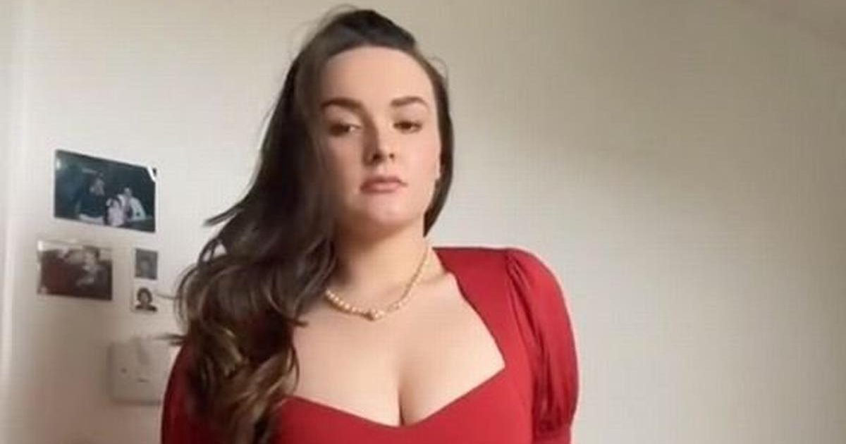 q10.jpg?resize=1200,630 - "My Mother Says I Look Like A Str*pper In My Graduation Gown, But I Can't Hide My Big Hips"- Young Woman Shares Her Dilemma With The World