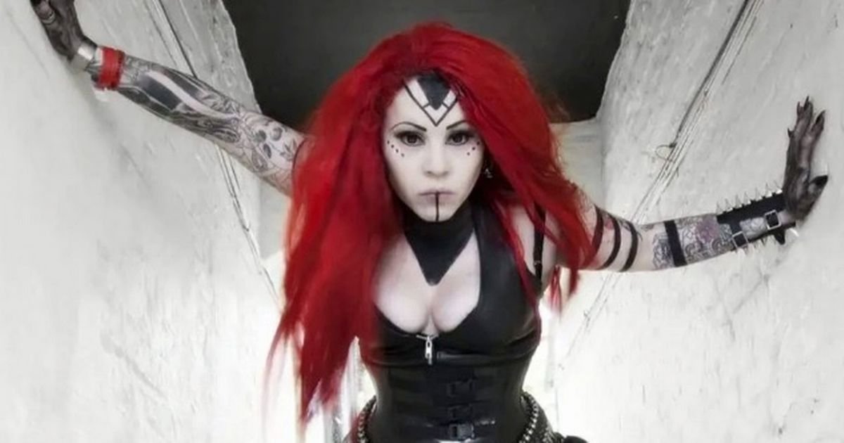 q5 9.jpg?resize=412,232 - "Goth Mom" Claims She's TIRED Of Being Judged For Her 'Vampy Appearance'