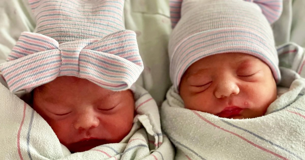 q7.png?resize=1200,630 - Parents In Absolute Awe After California Twins Are Born 15 Minutes Apart, But In Different Years