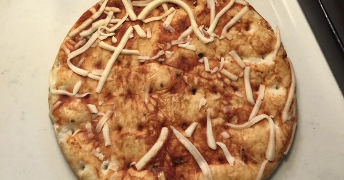 49.jpg?resize=412,275 - Customer Left Unimpressed After Pizza Place 'Cleverly' Disguises Lack Of Toppings With A STICKER