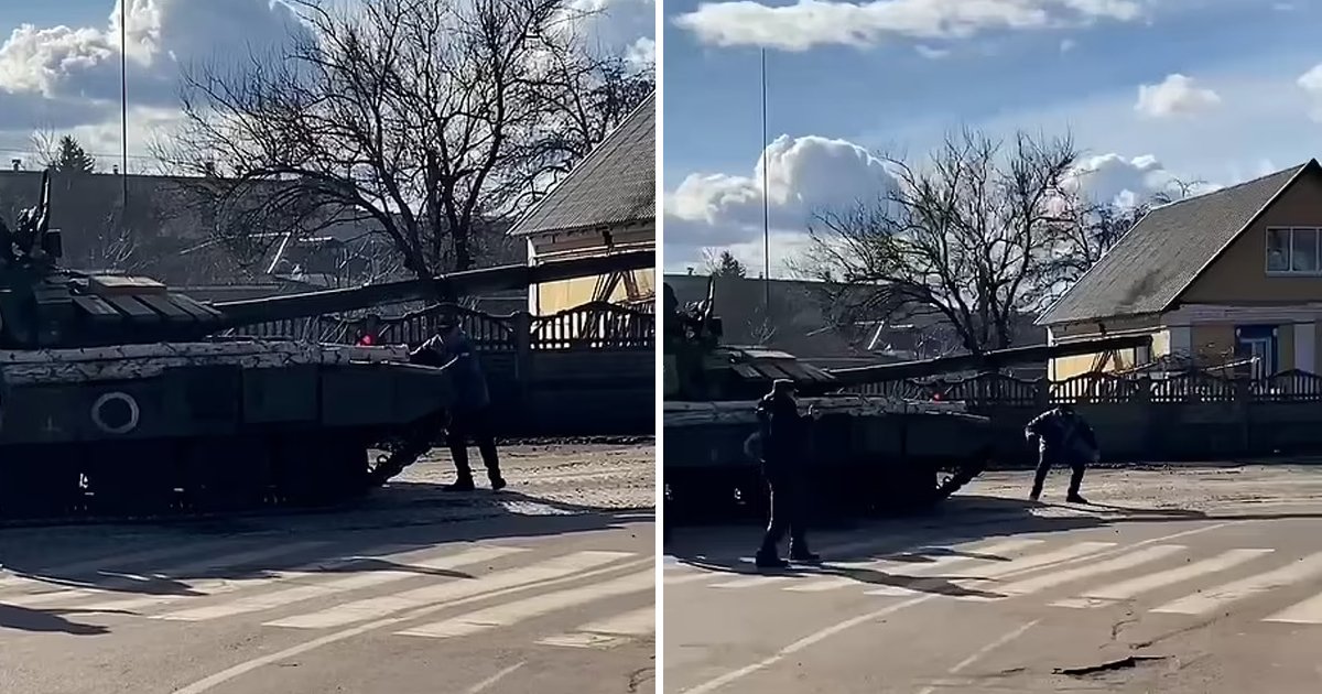 d76.jpg?resize=412,275 - JUST IN: Brave Ukrainian Local 'Single-Handedly' Blocks GIANT Russian Military Convoy