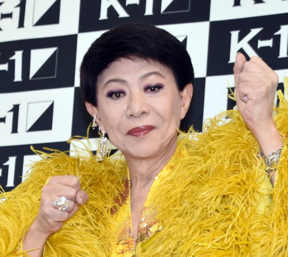 美川憲一が“K-1大会”に降臨 ド派手衣装で「さそり座の女」熱唱（オリコン） - Yahoo!ニュース