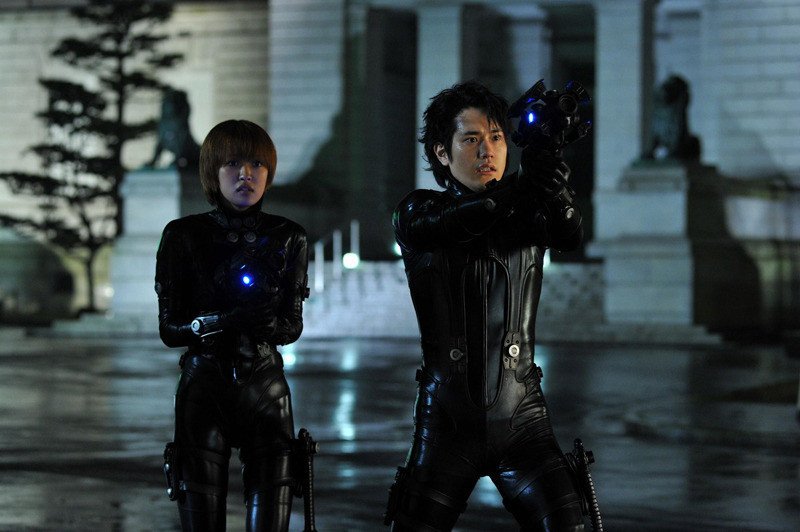 二宮和也と松山ケンイチのW主演で人気漫画を実写化「GANTZ」(2011) | エンタメウィーク