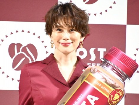 米倉涼子の画像・写真 | 米倉涼子、久々のストッキング姿＆赤のワンピースで魅了 1枚目 | ORICON NEWS