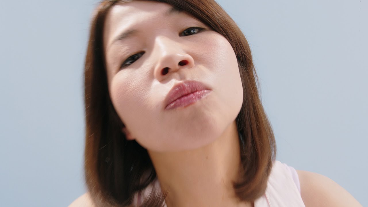 大久保佳代子、セクシーなキス顔披露！「氷結」WEB限定動画 - YouTube