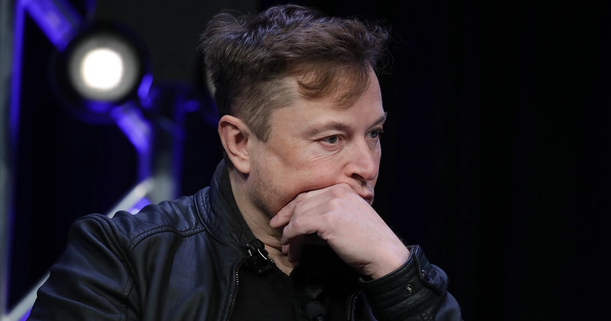 d4 1.jpg?resize=412,275 - Elon Musk Teases His Own ‘Mysterious’ Death, His Mom Says, “That’s NOT Funny”