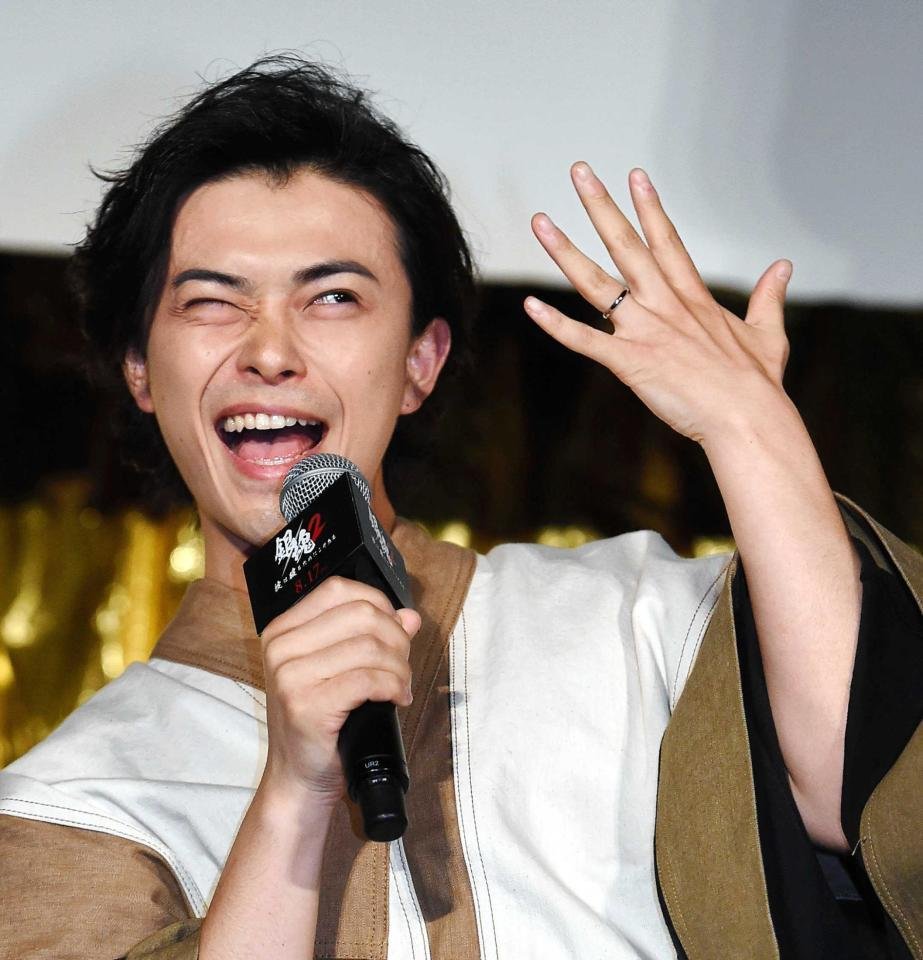 勝地涼 指輪見せつけ「幸せです！」前田敦子と結婚後初の公の場 小栗旬らも祝福/芸能/デイリースポーツ online