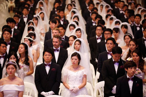 世界の雑記帳：韓国で旧統一教会の合同結婚式、64カ国から4000組が参加 | 毎日新聞