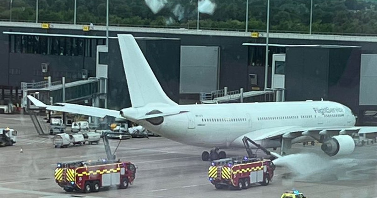 d63.jpg?resize=1200,630 - BREAKING: Chaotic Scenes As Plane Catches Fire At Manchester Airport With Smoke Billowing From Engine
