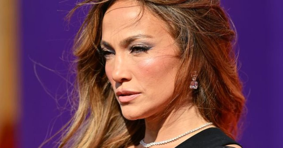 product5.jpg?resize=412,275 - JUST IN: Jennifer Lopez STUNS Fans By Posing Completely NAK*D As She Celebrates Her Birthday