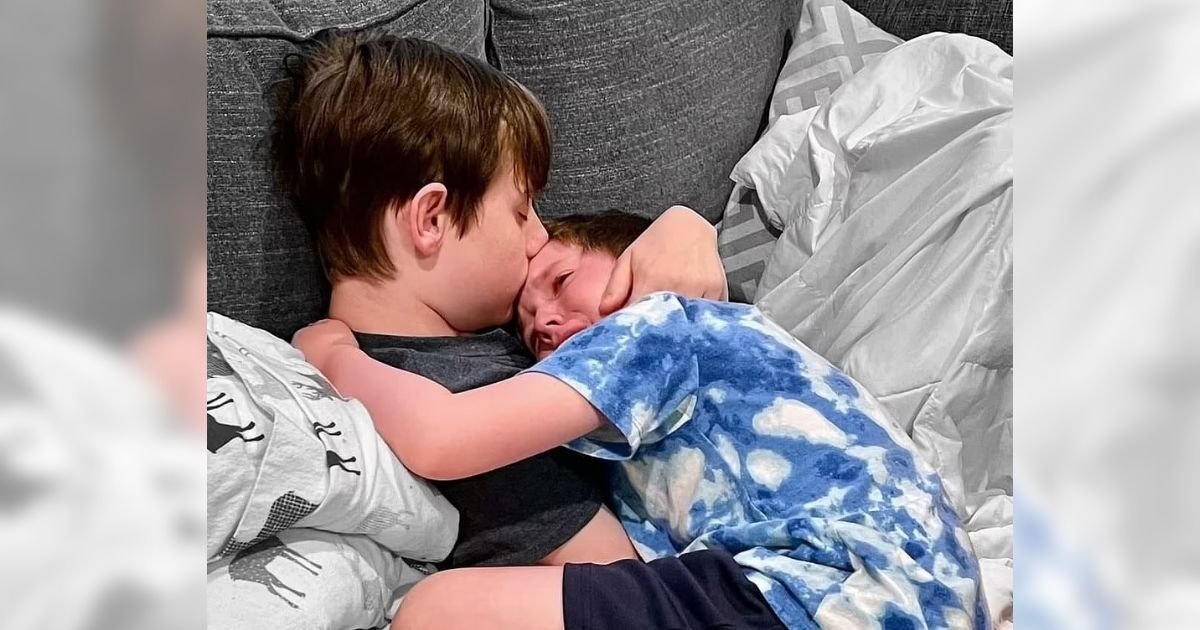 untitled design 68.jpg?fit=1024%2C538&ssl=1&strip=all - Heart-Wrenching Moment Dying 15-Year-Old Boy Comforts His Crying Younger Brother After Telling Him About His Terminal Illness