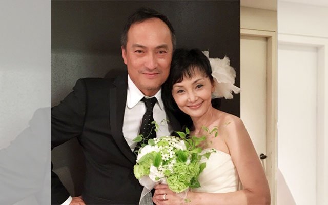 がん治療の日々の中 渡辺謙さん夫妻結婚１０周年を祝いサプライズで披露宴 – grape [グレイプ]