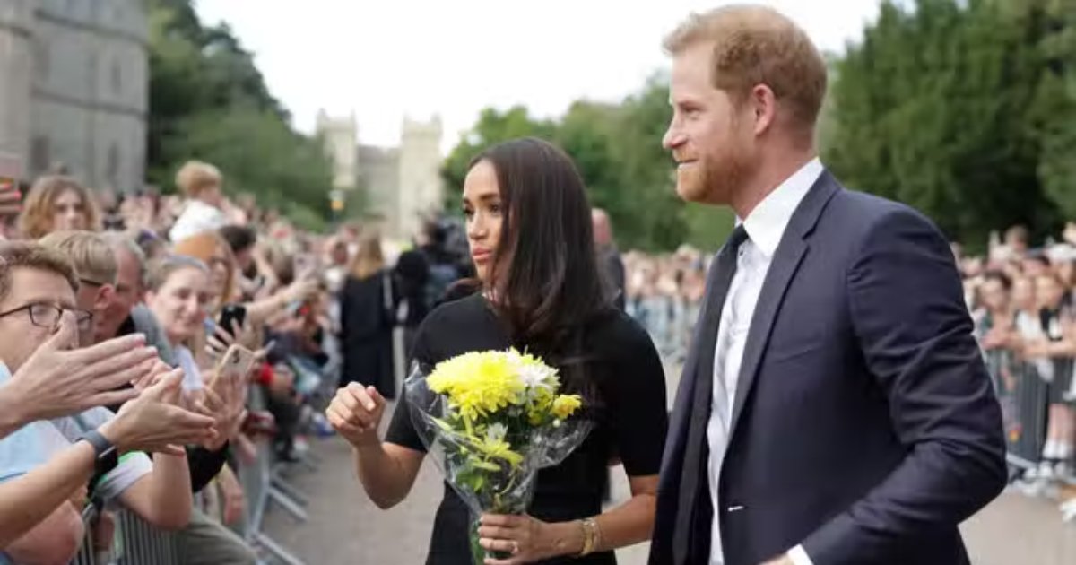 d8.png?resize=1200,630 - BREAKING: Meghan Markle Caught On Camera While Being Rudely IGNORED By Windsor Crowd