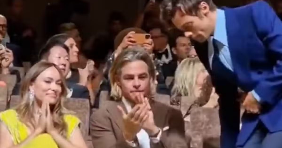 t10.png?resize=412,275 - EXCLUSIVE: Furious Fans Blast Harry Styles For 'Spitting' On Co-Star Chris Pine At Movie Premiere