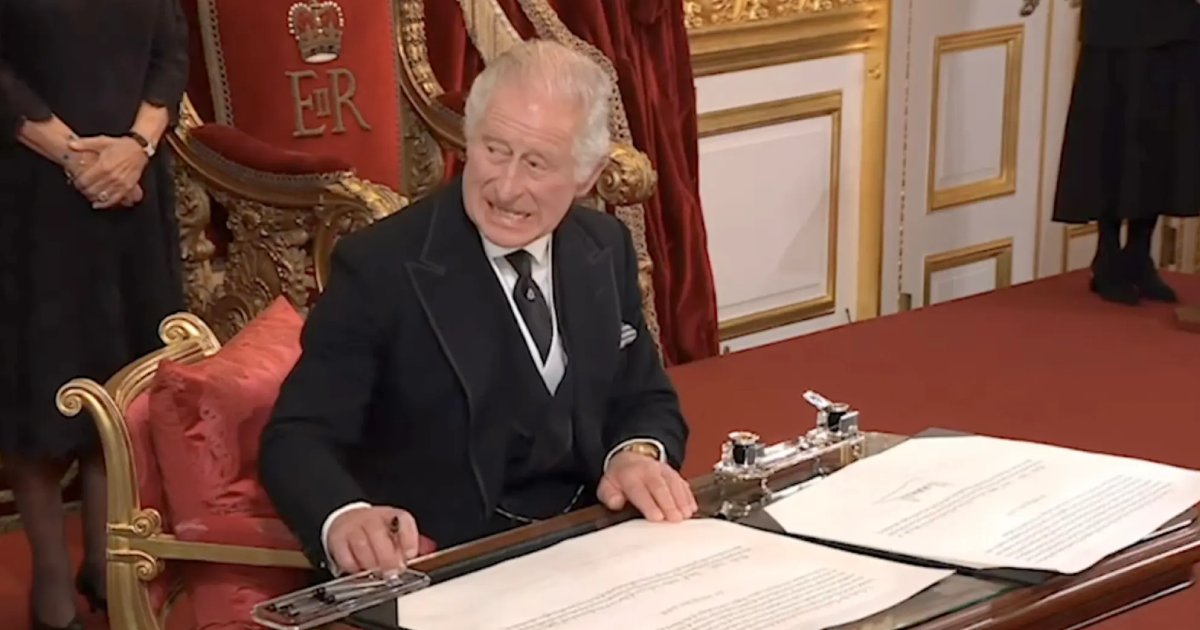 t4 5 2.png?resize=1200,630 - BREAKING: King Charles Stuns Audiences After 'Frantically' Gesturing Aides To CLEAR His Desk Before Inking His Name On Documents