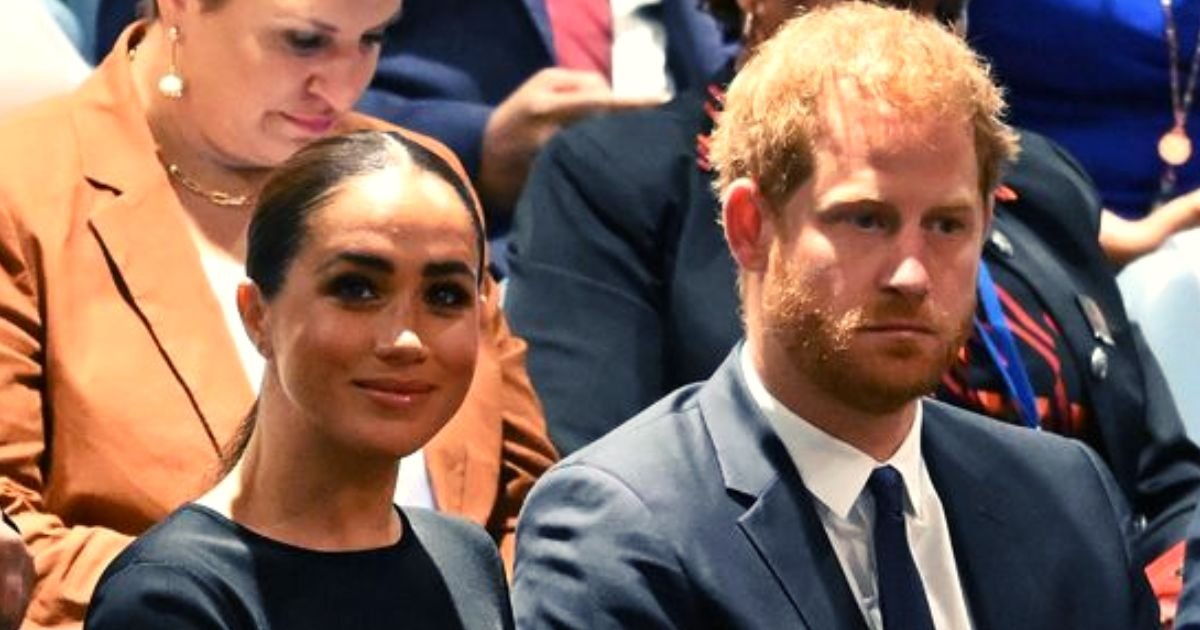 portrait4.jpg?resize=1200,630 - New Official PORTRAIT Tells Prince Harry And Wife Meghan That There's NO Way Back As It Carries 'Air Of Finality,' Royal Expert Claims