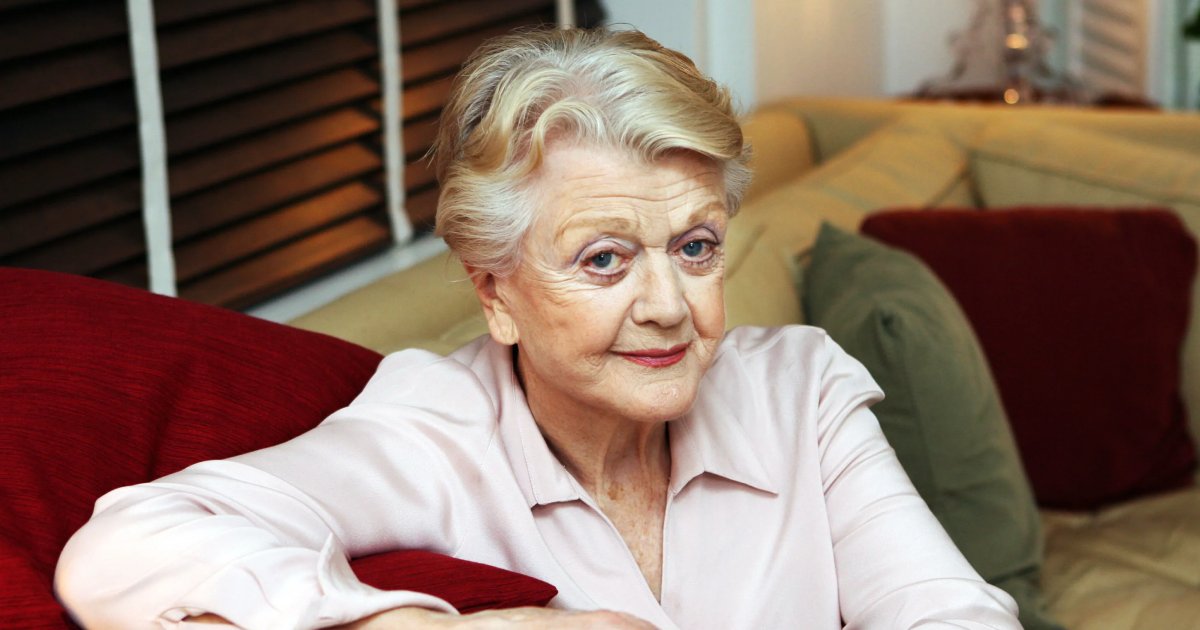 t8 2.png?resize=412,275 - BREAKING: Award-Winning Actress Angela Lansbury DIES Aged 96