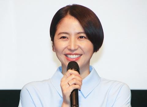 長澤まさみ：技ありアイテムで美脚ちら見せ 爽やかな秋の装い - 毎日キレイ