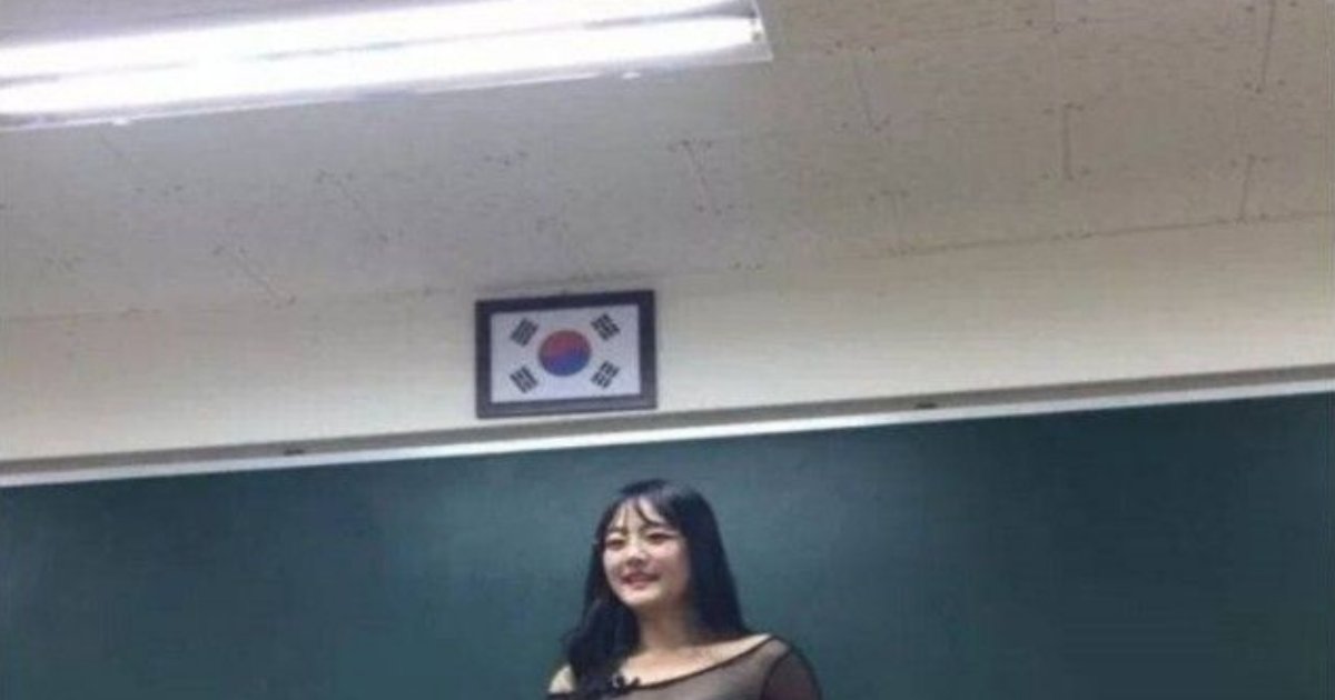 20221225172324.png?resize=1200,630 - 교생 실습인데 이 의상 맞냐 ㄷㄷ.jpg