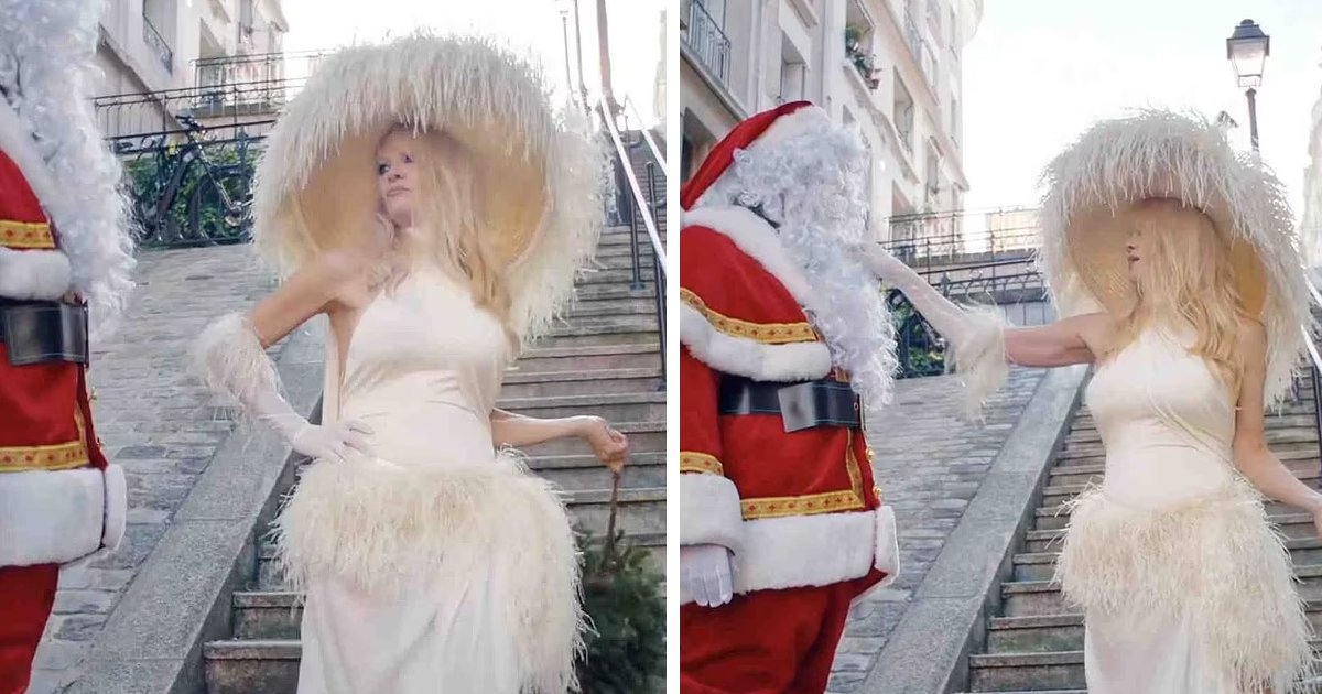 d104.jpg?resize=412,275 - EXCLUSIVE: "Christmas Is OVER Santa, You May Leave!"- New Video Shows Pamela Anderson Jump Out Of A Tree And Tell Santa To 'Go Away'