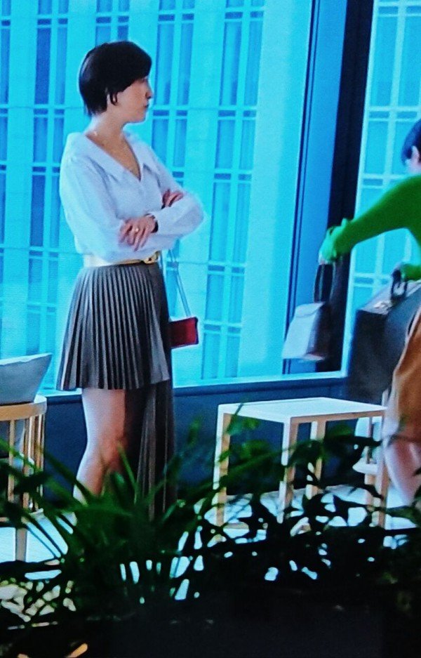 広末涼子のミニスカ衣装のセンスが独特だと『ユニコーンに乗って』視聴者の間で話題に : なんJ・2ch（5ちゃんねる）実況まとめにゅーす