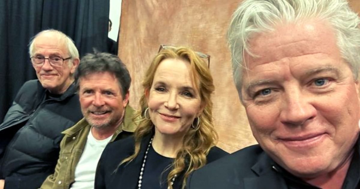 bttf5.jpg?fit=1024%2C538&ssl=1&strip=all - JUST IN: The Cast Of 'Back To The Future' Pose For Selfies During Emotional Reunion