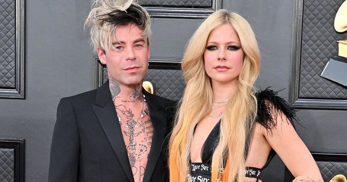 t2 5 2.png?resize=412,275 - BREAKING: Avril Lavigne & Mod Sun 'Call It QUITS' Just One Year After Their Public Proposal