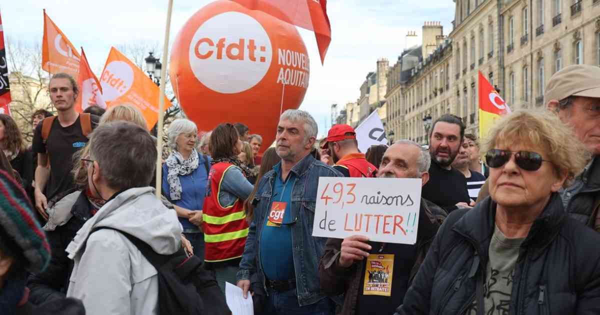 lutte.jpg?resize=1200,630 - Les Manifestants à Paris Expriment Leur Colère Contre L'Utilisation du 49.3 en Tant Que "Scandale Absolu" dans le Cadre de la Réforme des Retraites