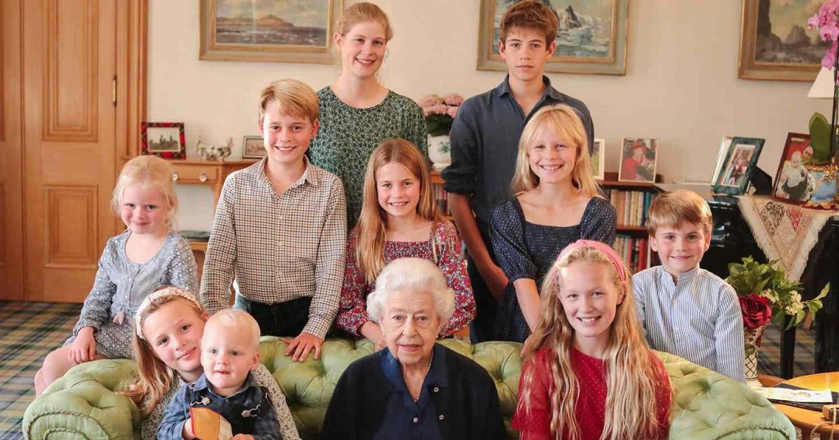 d127 1.jpg?resize=412,275 - EXCLUSIVE: Newly Released Picture Of Queen Elizabeth And The Next Generation Of Royals Revealed