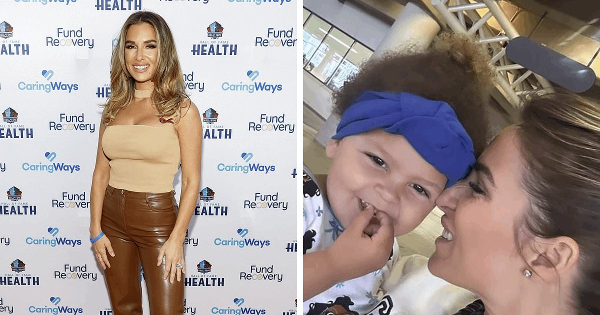 t2 18.png?resize=412,275 - EXCLUSIVE: United Airlines BLASTED For Forcing Pregnant Woman To 'Get On All Fours' & Clean Up Her Child's Popcorn Mess During Flight
