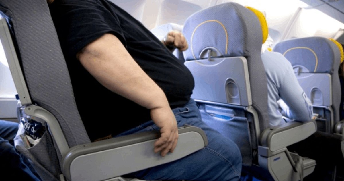 t4 5.png?resize=1200,630 - EXCLUSIVE: Airline KICKS OFF Teen Passenger For Complaining About The 'Obese Man' Seated Next To Him